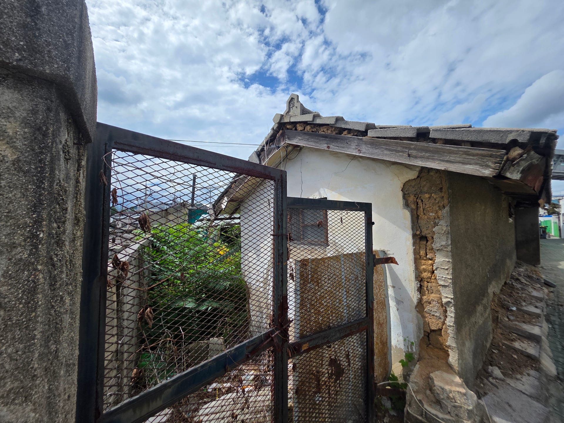 House Adjacent to Jecheon Station — image 7