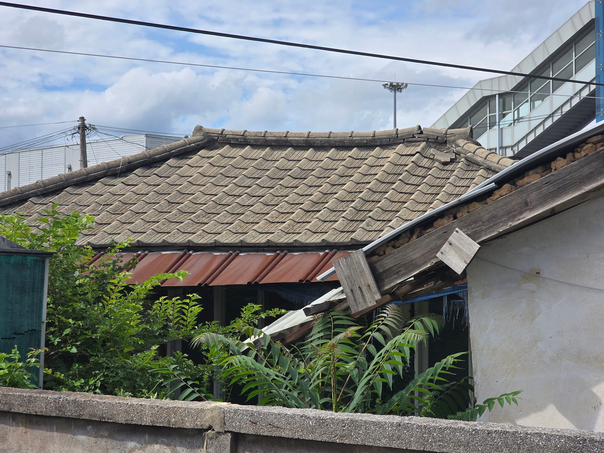 House Adjacent to Jecheon Station — image 8