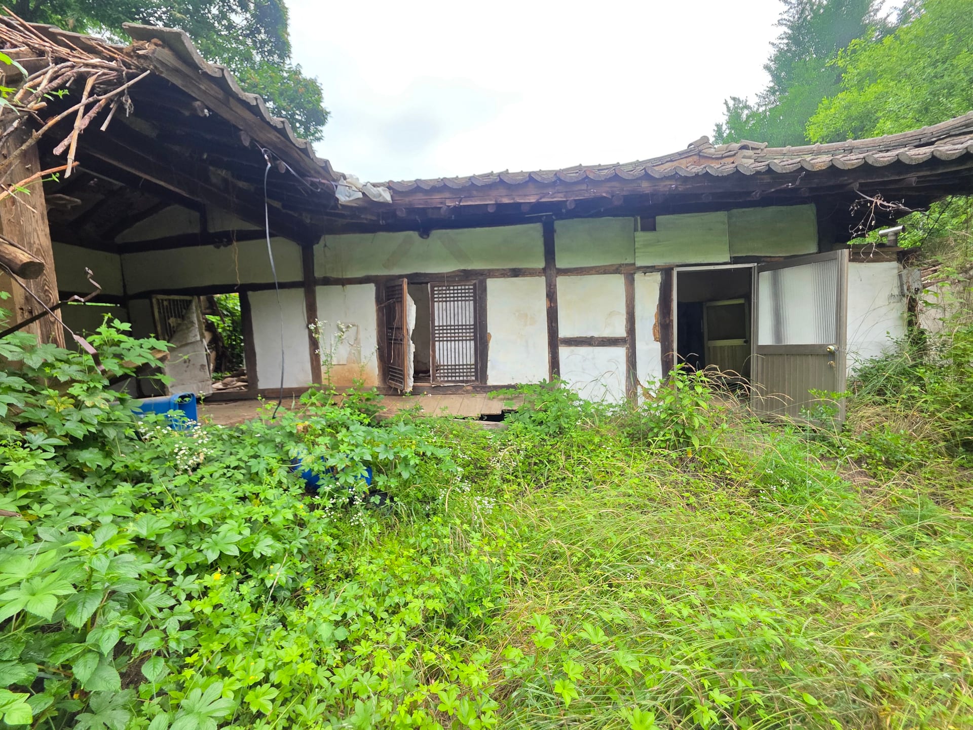 House Below the Mountain — image 11