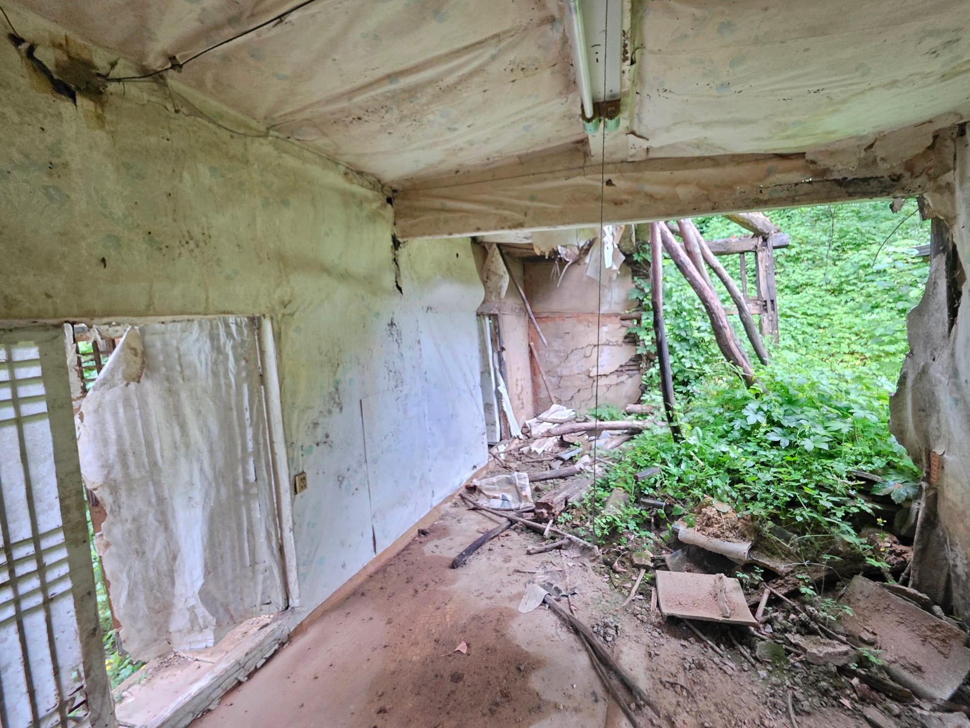 House Below the Mountain — image 13