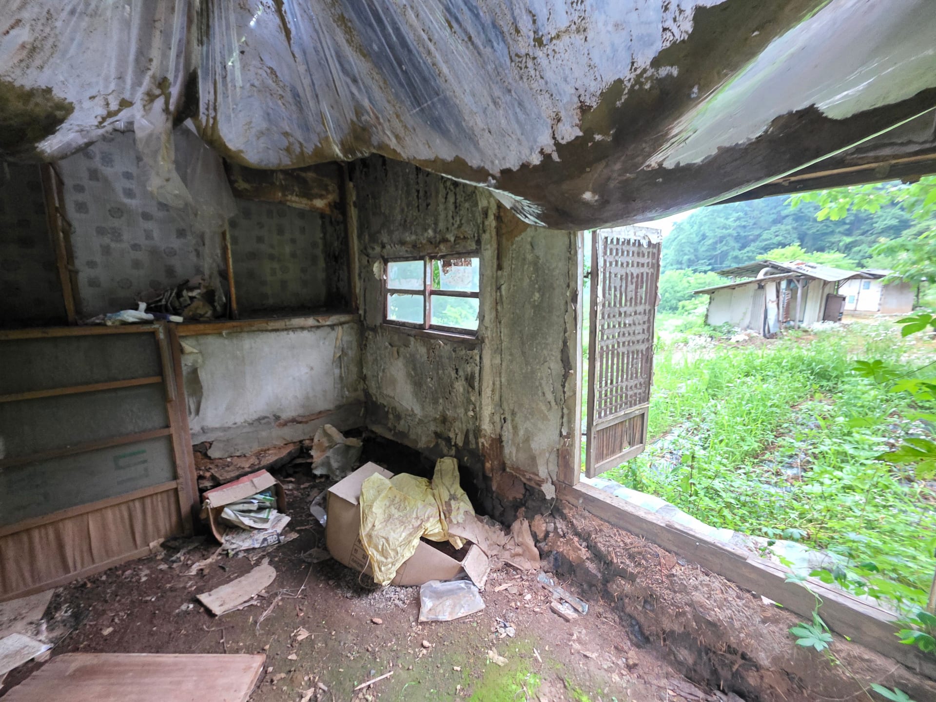 House Below the Mountain — image 14