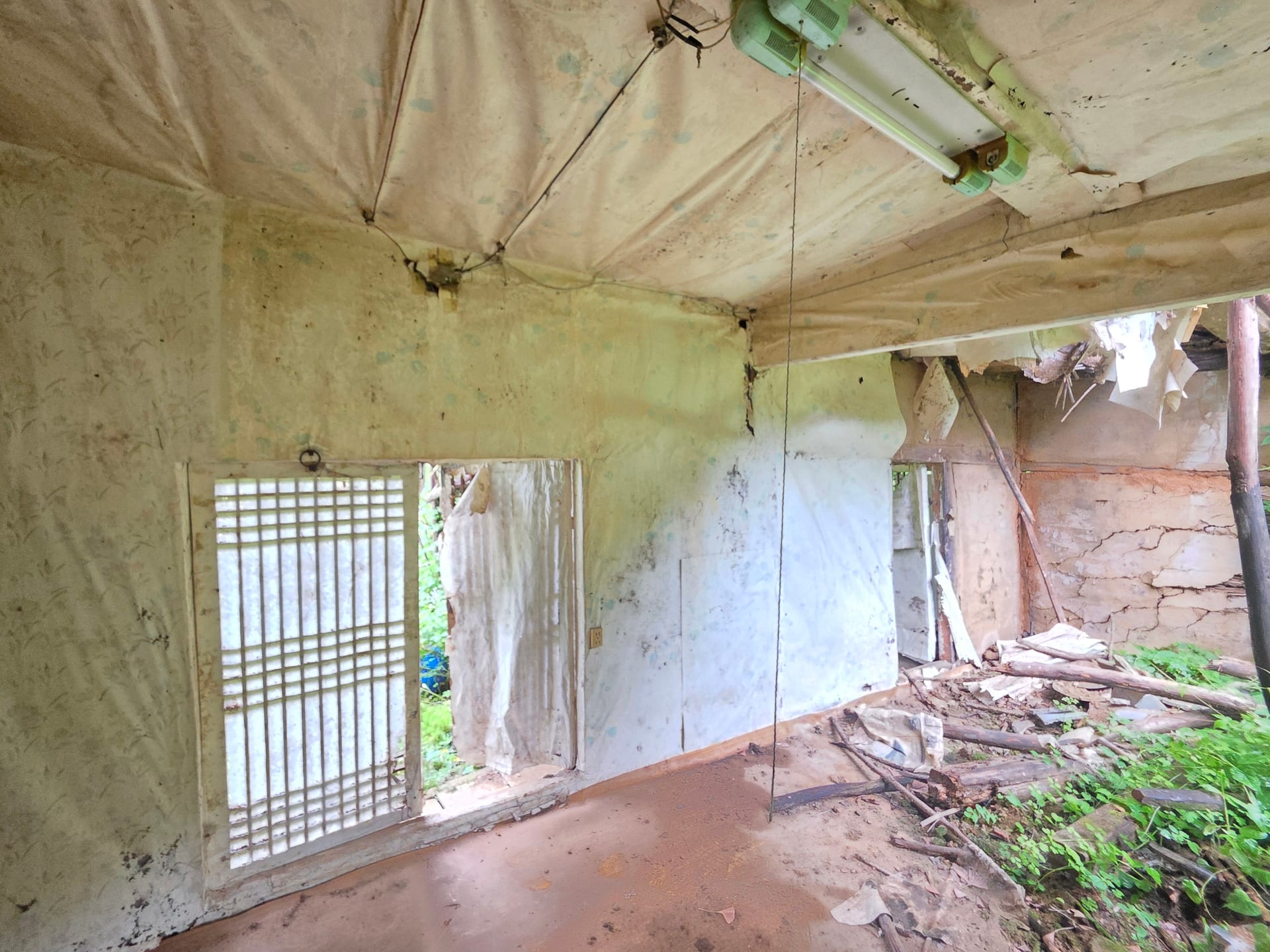 House Below the Mountain — image 5