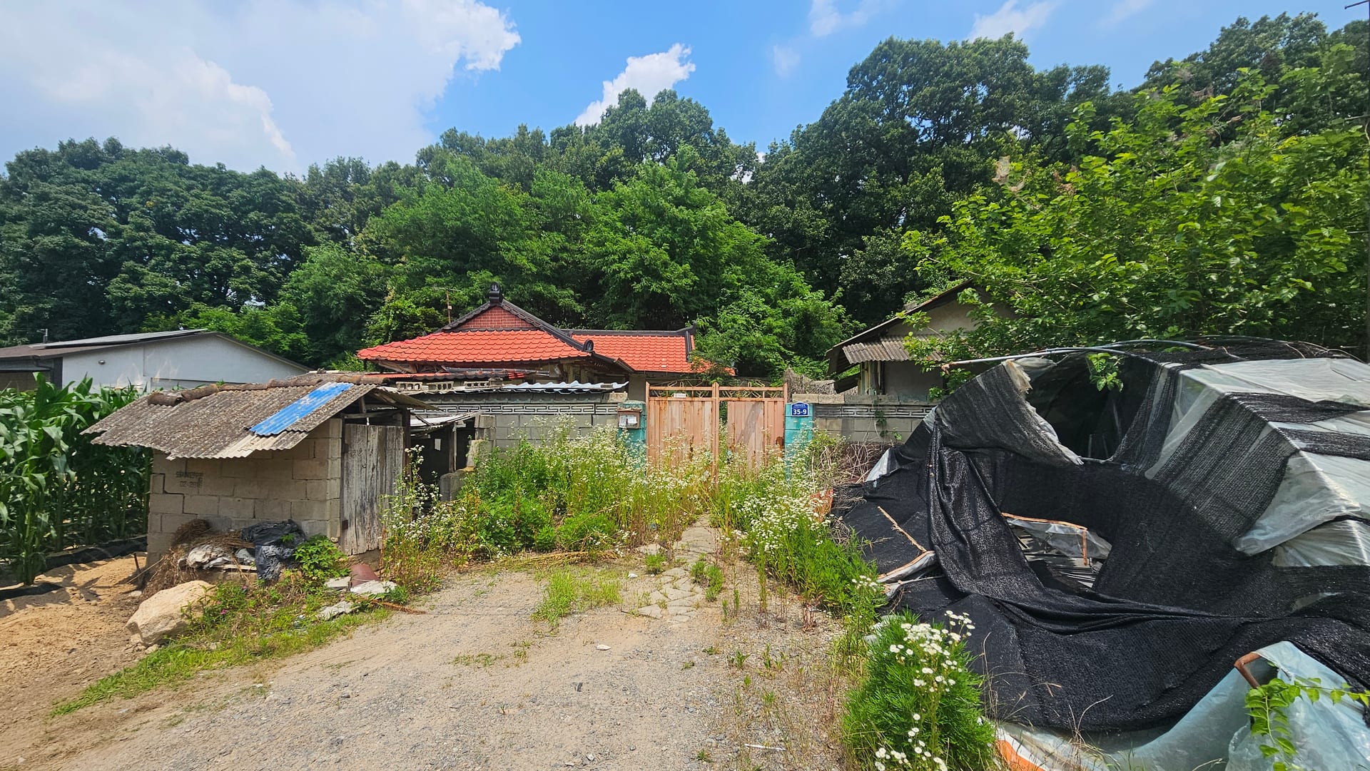 Land 455 pyeong, 4 buildings, demolition possible, remodeling needed — image 2